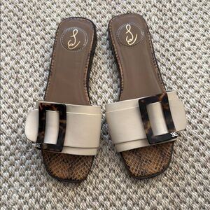 Sam Edelman Inez Sz 7.5 Stylish Beige Sandals with Tortoise Buckle